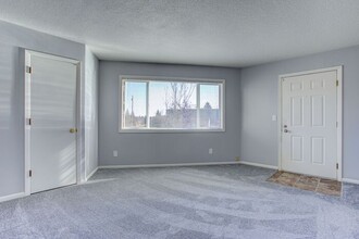 11580 SW Hall Blvd in Tigard, OR - Foto de edificio - Building Photo