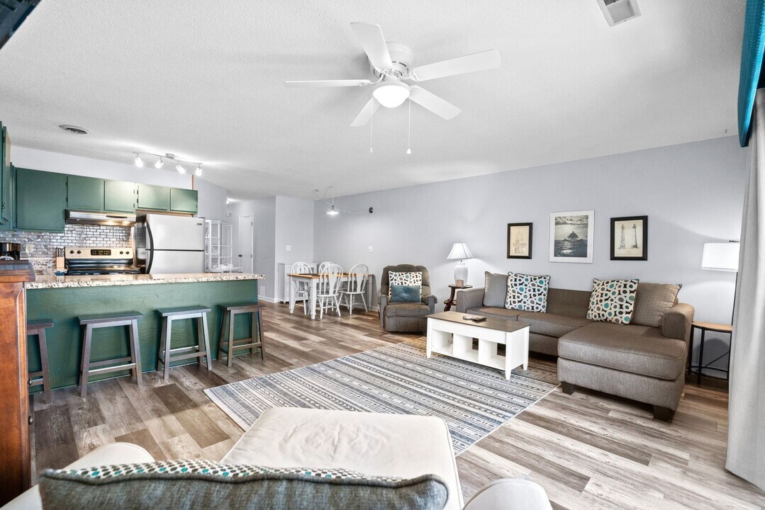 1860 Auburn Ln in Surfside Beach, SC - Building Photo