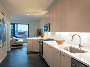 205 S Peoria St in Chicago, IL - Building Photo - Building Photo