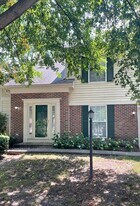 1150 Coldspring Rd in Elgin, IL - Building Photo