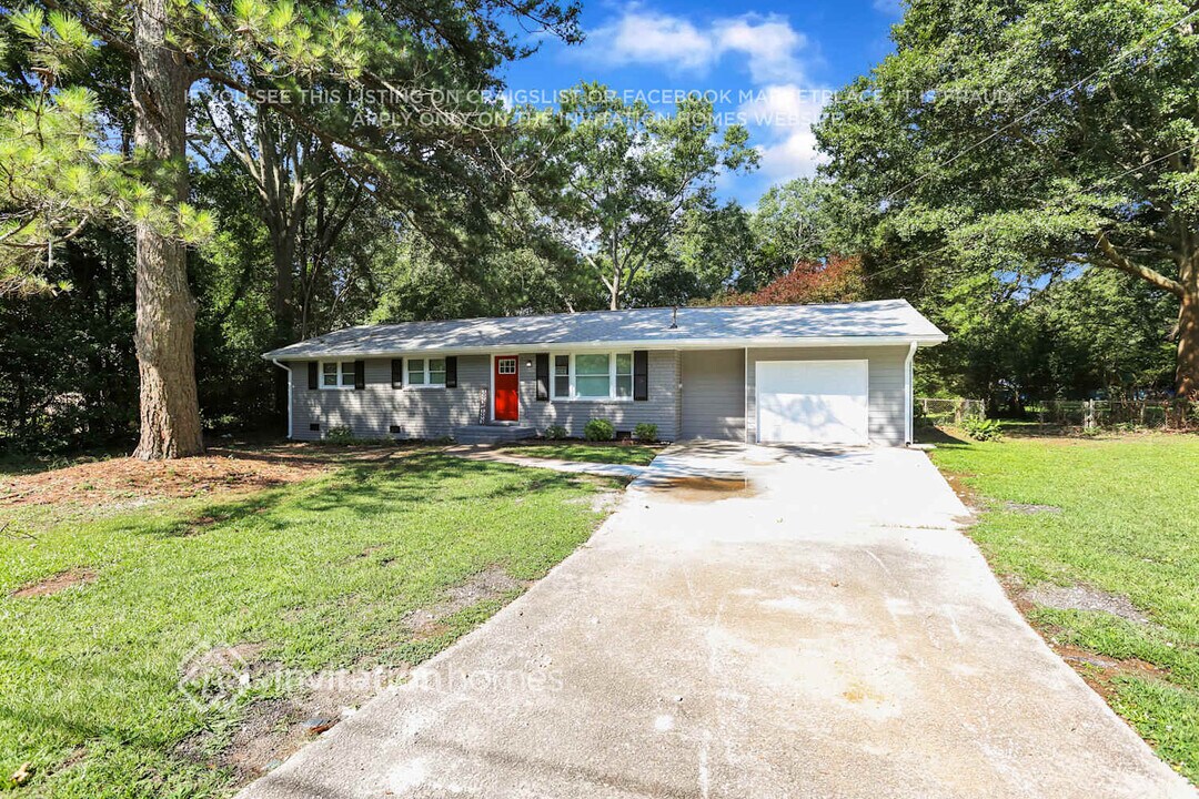 1633 Carolyn Dr SW in Stone Mountain, GA - Building Photo