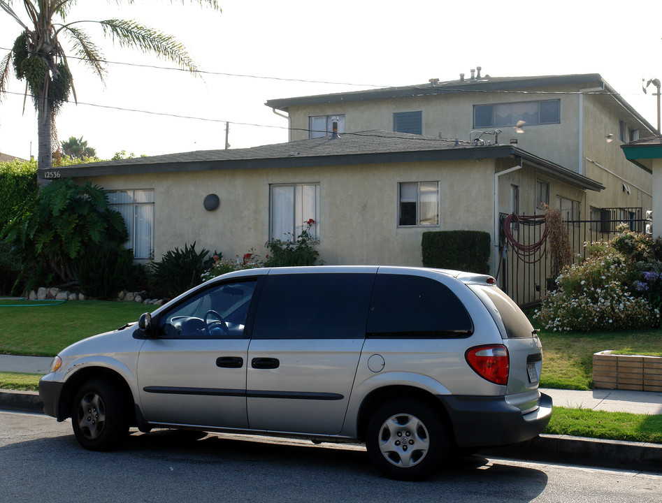 12536 Oxford Ave in Hawthorne, CA - Building Photo