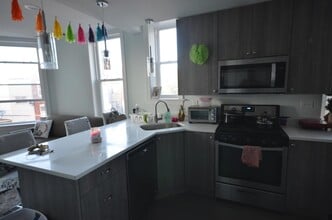 2815 W 25th Pl, Unit 2 in Chicago, IL - Foto de edificio - Building Photo