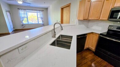 10900 W Bluemound Rd in Wauwatosa, WI - Building Photo - Building Photo