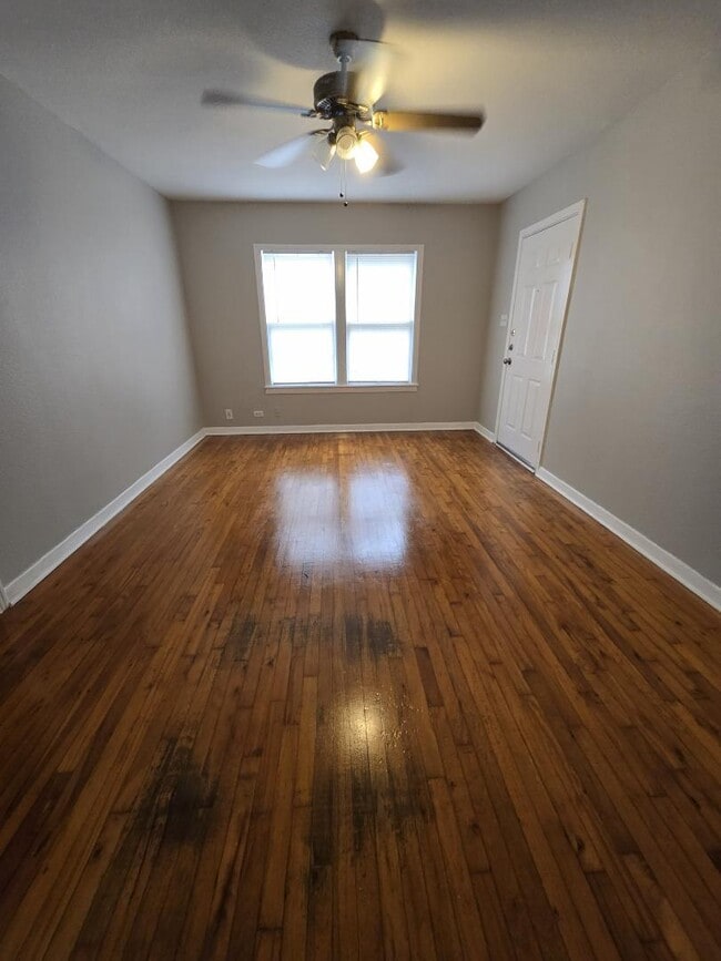 1339 W Hollywood Ave in San Antonio, TX - Building Photo - Building Photo