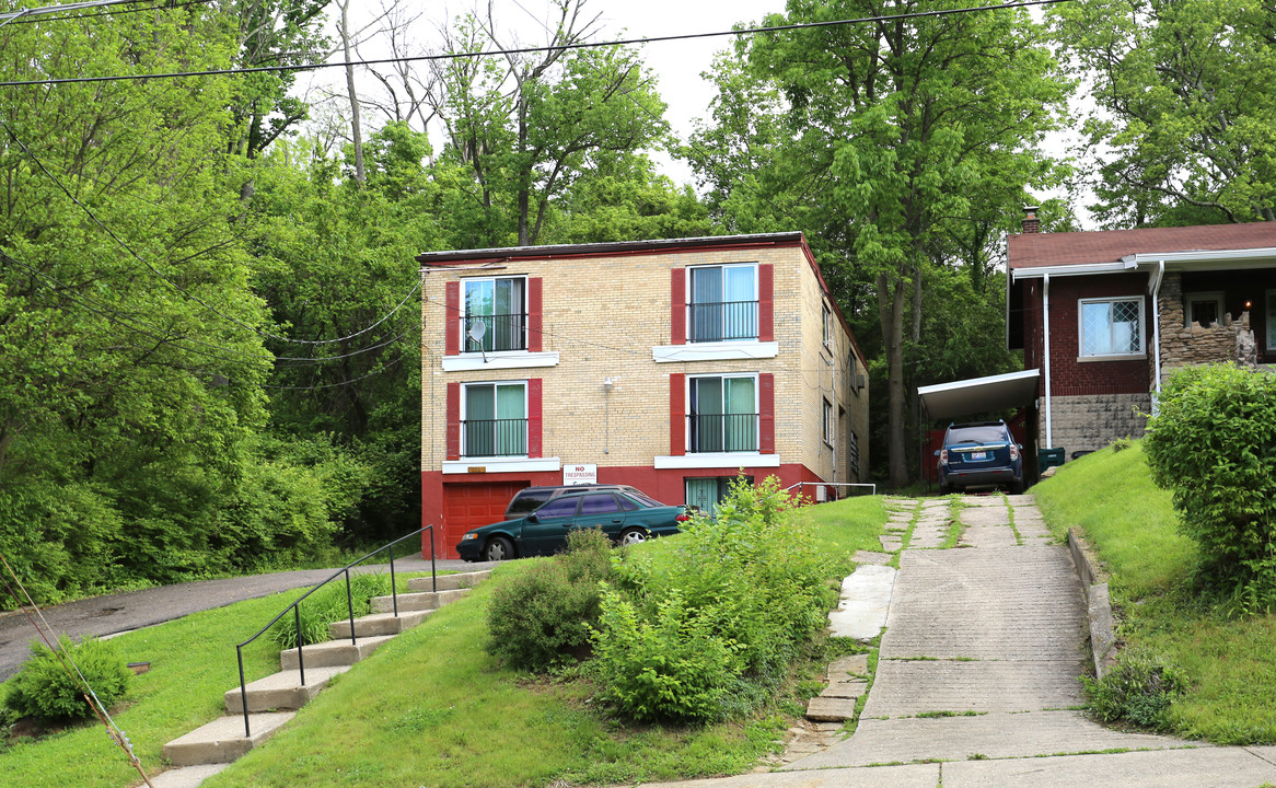 508 Clinton Springs Ave in Cincinnati, OH - Foto de edificio