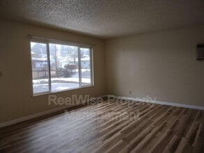 3050 NE Johnson St in Roseburg, OR - Building Photo - Building Photo