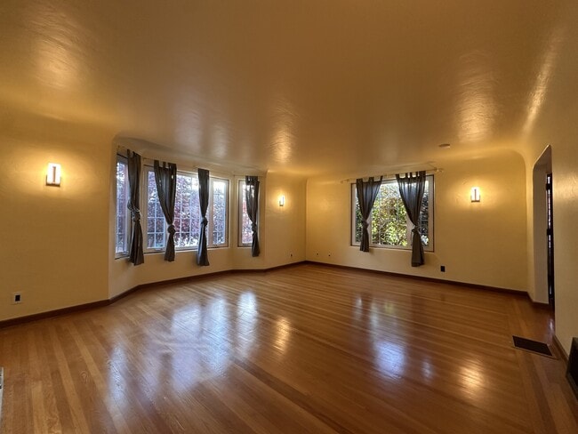 614 Brooklyn Ave in Oakland, CA - Foto de edificio - Building Photo