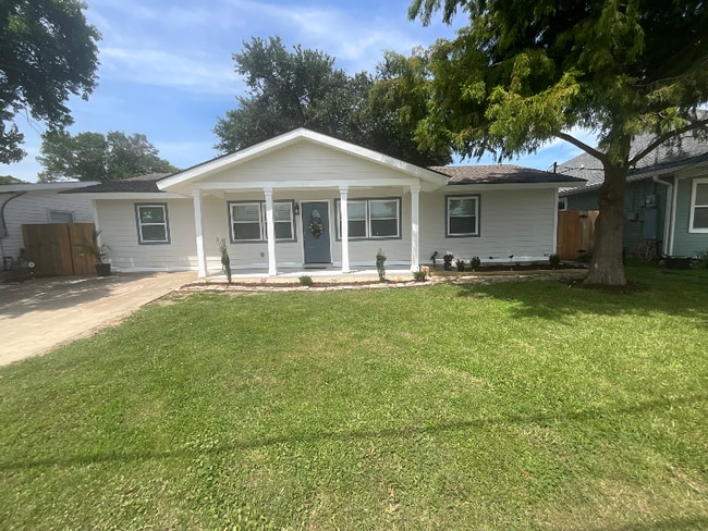 property at 1216 Hymelia Ave