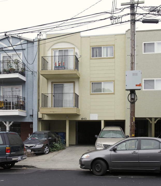 643 Sylvan St in Daly City, CA - Foto de edificio