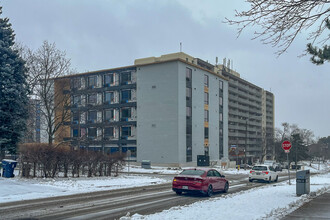 Dundalk House in Toronto, ON - Building Photo - Building Photo