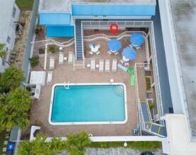 4228 N Ocean Dr, Unit 14 in Lauderdale-by-the-Sea, FL - Building Photo - Building Photo