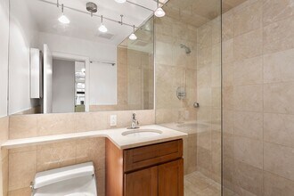 59 E 73rd St in New York, NY - Building Photo - Building Photo