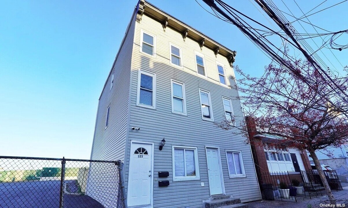 123 St Marys Ave-Unit -1st fl in Staten Island, NY - Foto de edificio