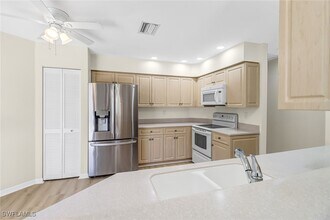 2663 Aft Ave in Naples, FL - Foto de edificio - Building Photo