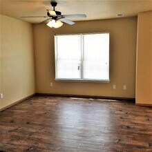 2815 W Hillshire Dr in Fayetteville, AR - Building Photo - Building Photo