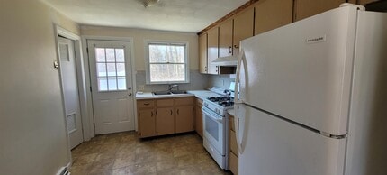 186 Manzella Ct in Rockland, MA - Building Photo - Building Photo
