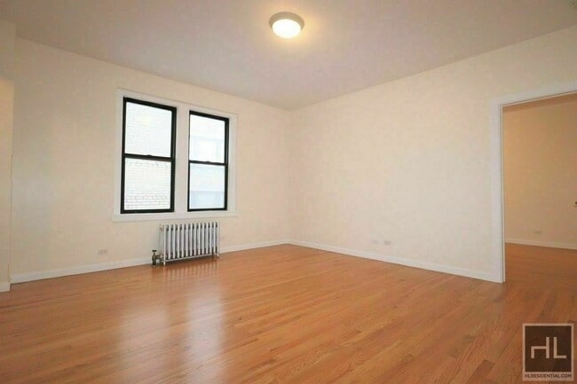 West 10th Street in New York, NY - Building Photo - Building Photo