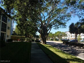 216 Banyan Blvd in Naples, FL - Building Photo - Building Photo