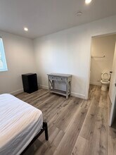 1112 W 40th Pl in Los Angeles, CA - Building Photo - Building Photo