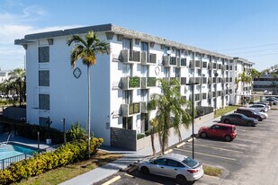 Golden Gate Apartments in Miami, FL - Building Photo