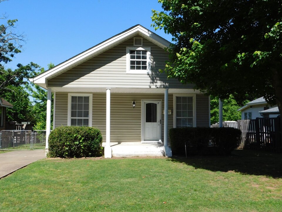 1604 Bluff Ave in Fort Smith, AR - Foto de edificio