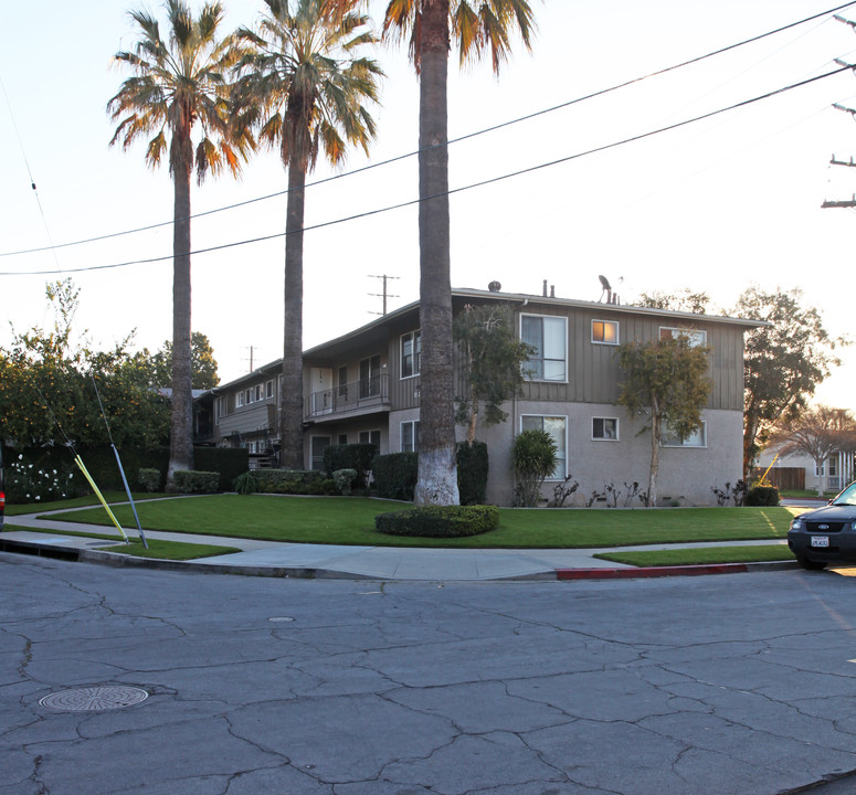 1124 W Angeleno Ave in Burbank, CA - Building Photo