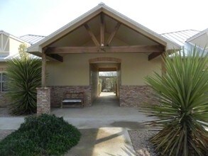 516 Free Rein in Horseshoe Bay, TX - Foto de edificio - Building Photo