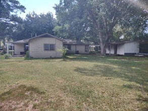 305 Rogers Ave in Sterlington, LA - Building Photo - Building Photo