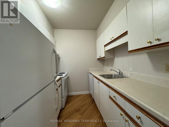 56 Windward St in St Catharines, ON - Building Photo - Building Photo