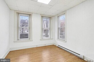 136 E Lemon St in Lancaster, PA - Foto de edificio - Building Photo