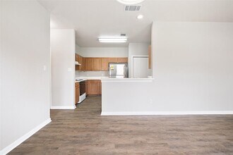 2300 S Bagdad Rd in Leander, TX - Foto de edificio - Building Photo