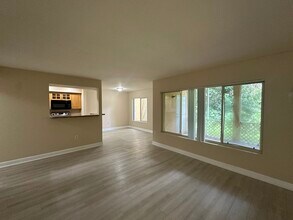 2465 NW 33rd St in Oakland Park, FL - Building Photo - Building Photo