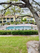 2750 Kings Lake Blvd in Naples, FL - Building Photo