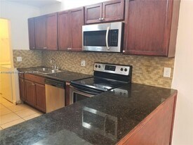 6979 SW 40th St in Miramar, FL - Building Photo