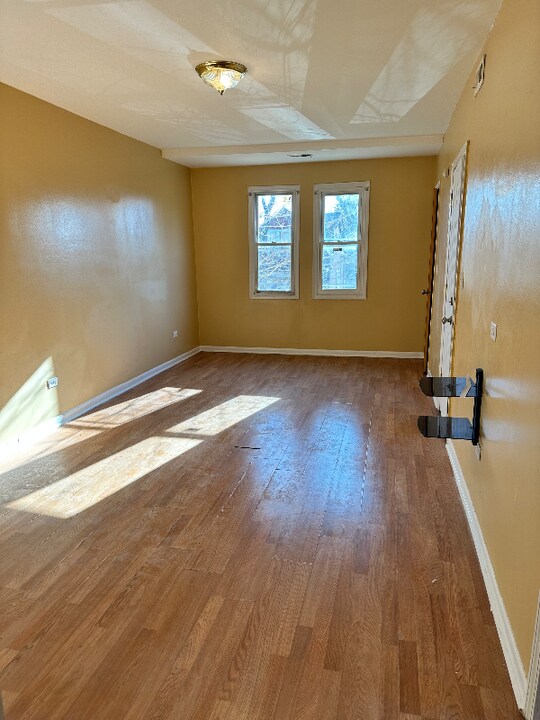 2020 W 69th Pl in Chicago, IL - Building Photo