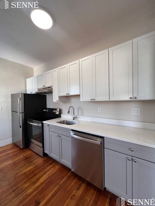 1033 Massachusetts Ave in Cambridge, MA - Building Photo