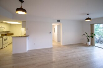 1200 Crestwood Ct S in Royal Palm Beach, FL - Building Photo - Building Photo