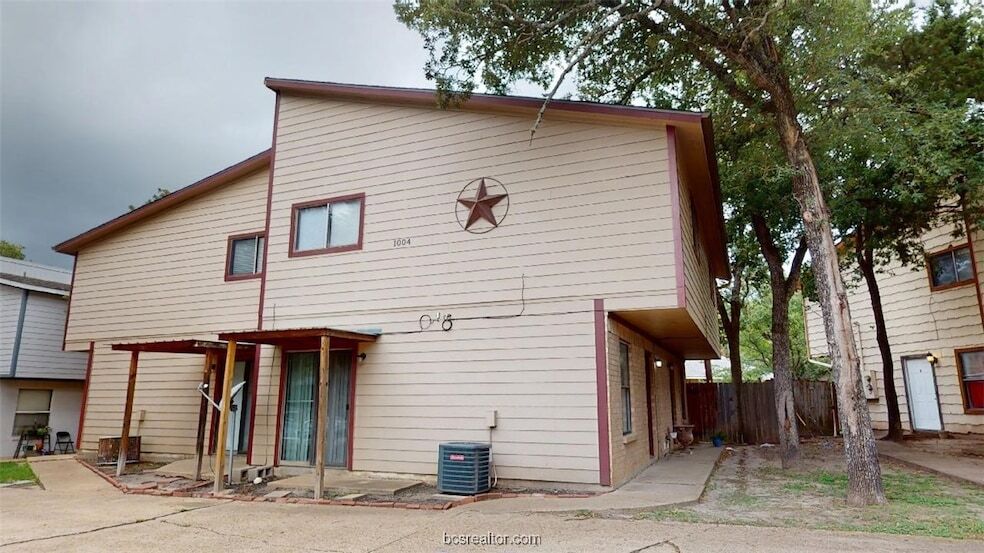 1004 Verde Dr in Bryan, TX - Foto de edificio