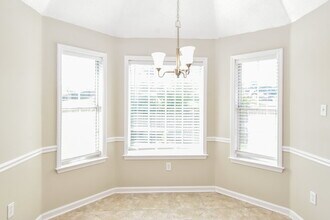 145 Cameron Dr in Oakland, TN - Foto de edificio - Building Photo