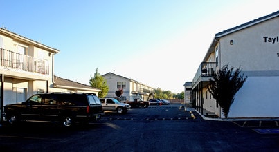 Taylor Ridge Apartments in Albuquerque, NM - Foto de edificio - Building Photo