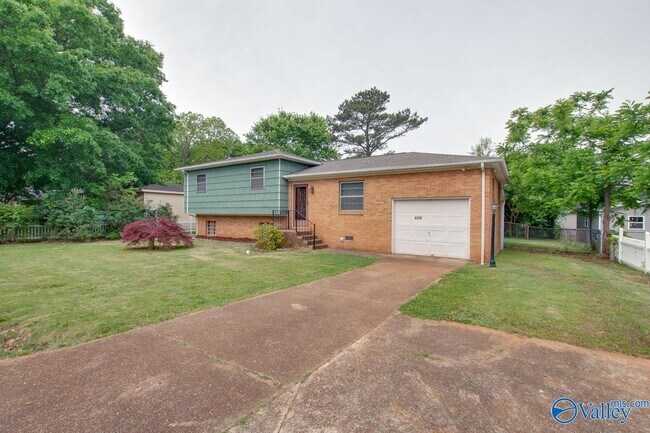 3902 Mccalley Pl in Huntsville, AL - Building Photo - Building Photo