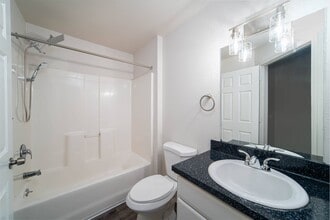 Riverwood Luxury Apartments in Flint, MI - Building Photo - Building Photo