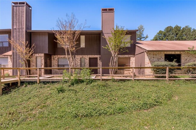 508 Hickory Dr in Huntsville, TX - Building Photo - Building Photo