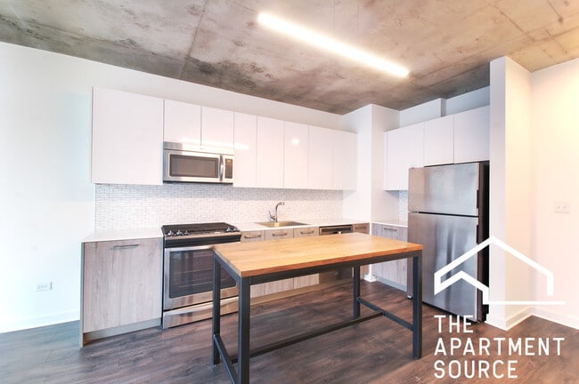 1722 W Roscoe St, Unit 507