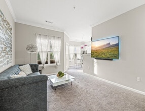 The Apartments at Aberdeen Station in Aberdeen, NJ - Foto de edificio - Building Photo