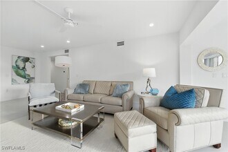 3070 Gulf Shore Blvd N in Naples, FL - Building Photo - Building Photo