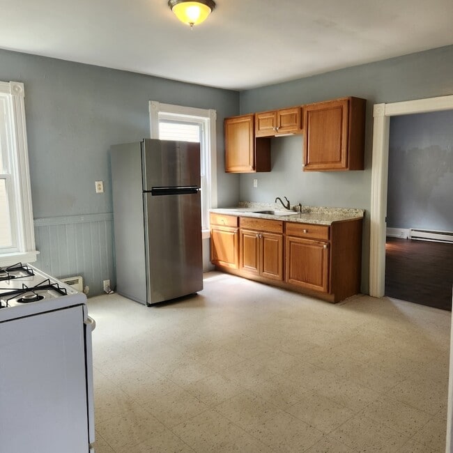 25 Hacker St, Unit 2 in Worcester, MA - Building Photo - Building Photo