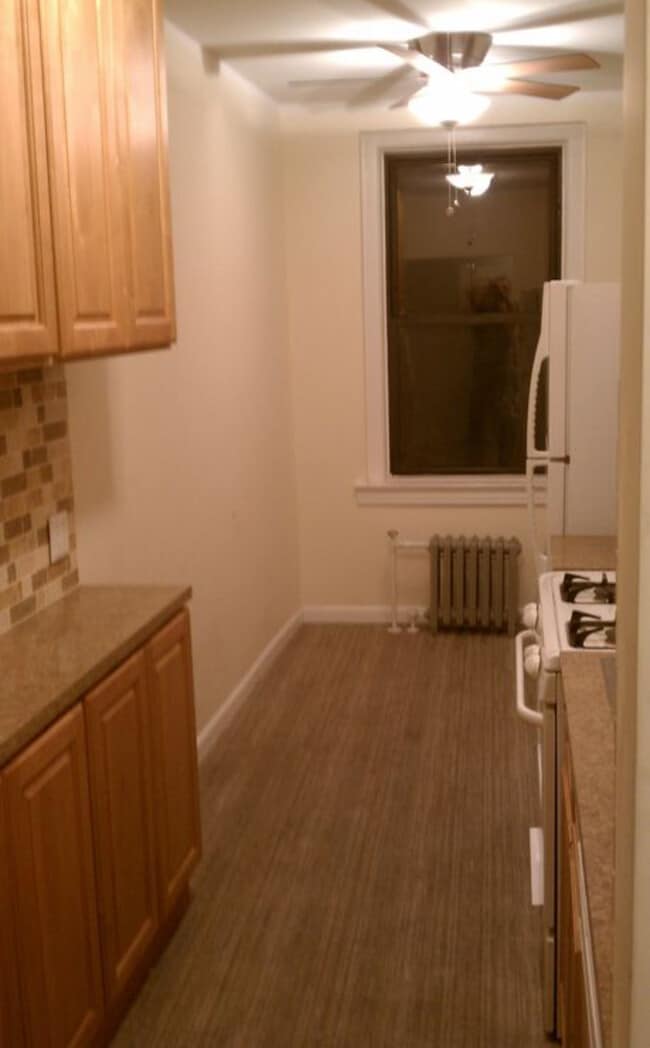 7234 Austin St, Unit 10 in Forest Hills, NY - Building Photo - Building Photo