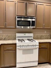 7640 Sierra Paseo Ln in Las Vegas, NV - Foto de edificio - Building Photo